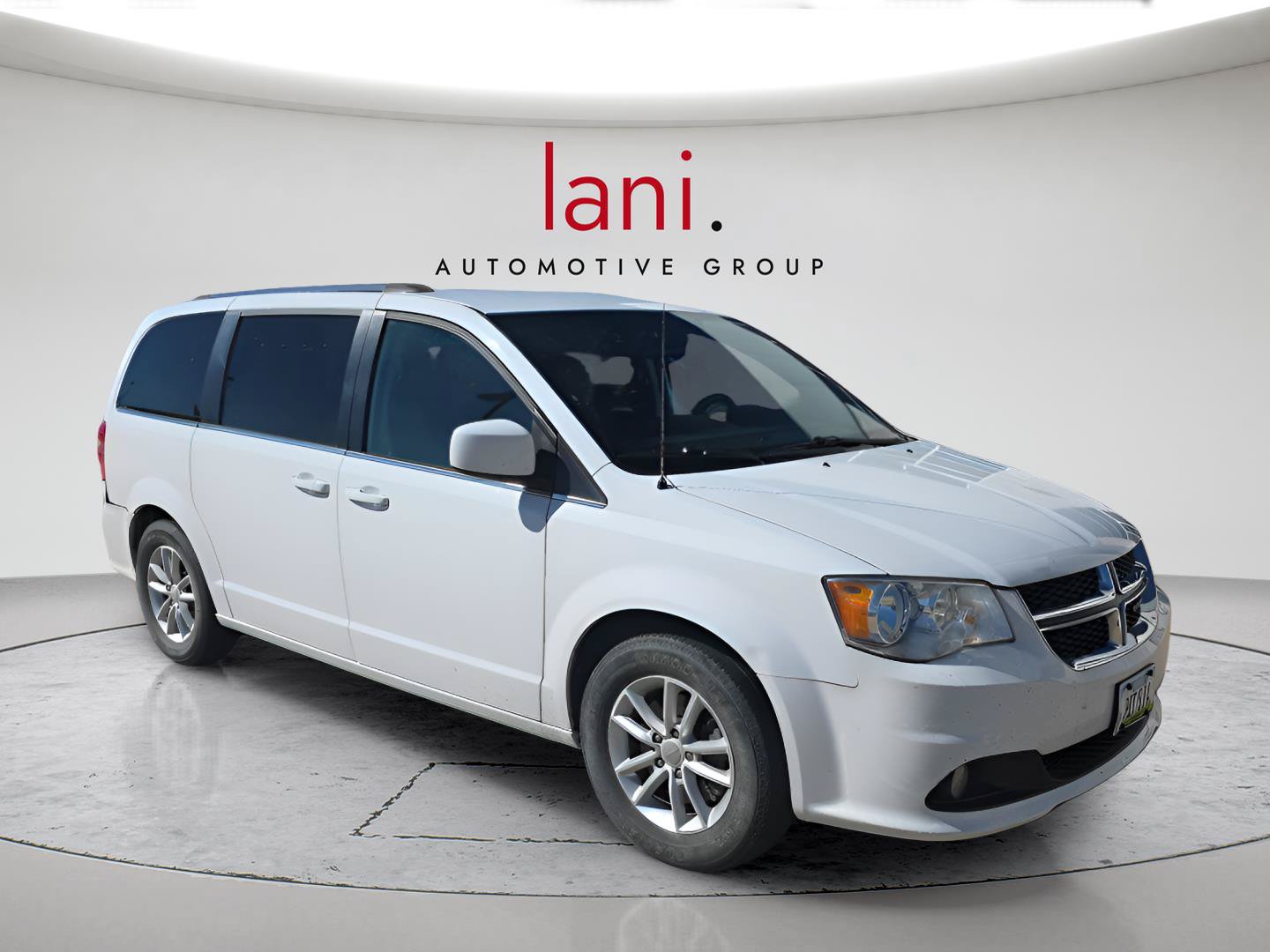 Used 2019 Dodge Grand Caravan SXT FWD image 3