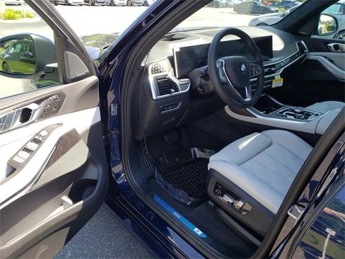 New 2026 BMW X7 xDrive40i w/ Premium Package image 9