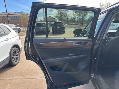 New 2026 Volkswagen Atlas SE image 13