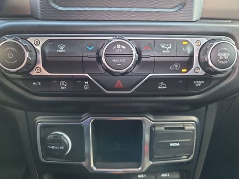 Used 2023 Jeep Gladiator Sport w/ Off Road Group image 21