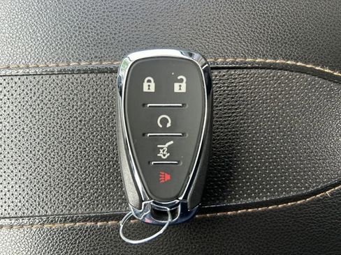 Used 2021 Chevrolet Traverse Premier w/ Redline Edition FWD image 32
