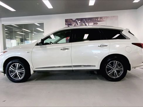 Used 2019 INFINITI QX60 Luxe w/ Essential Package image 3