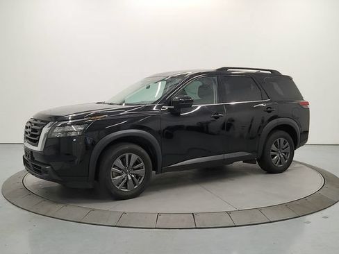 Used 2025 Nissan Pathfinder SV AWD/4WD image 3