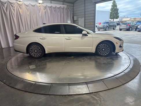 Used 2022 Hyundai Sonata Limited w/ Winter Weather Package image 4