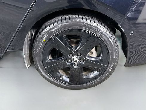 Certified 2022 Toyota Prius FWD image 33