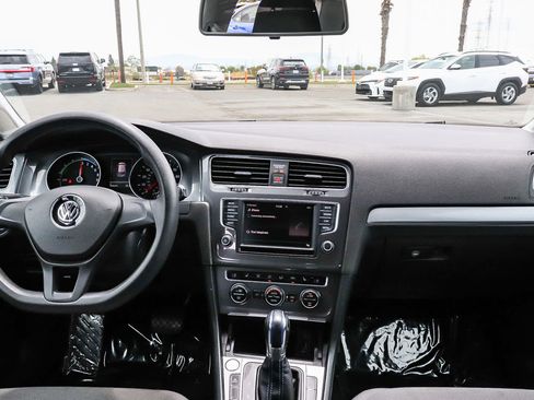 Used 2016 Volkswagen e-Golf SE FWD image 18
