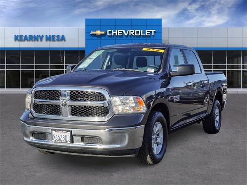 Used 2018 RAM 1500 Classic SLT image 3