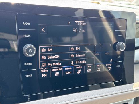 New 2025 Volkswagen Taos SE image 10