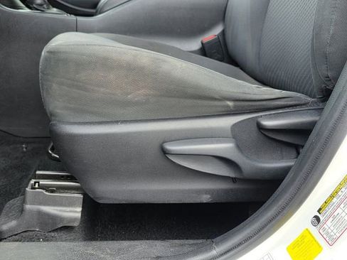 Used 2019 Toyota Highlander LE FWD image 13