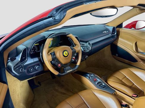 Certified 2015 Ferrari 458 Spider RWD image 3