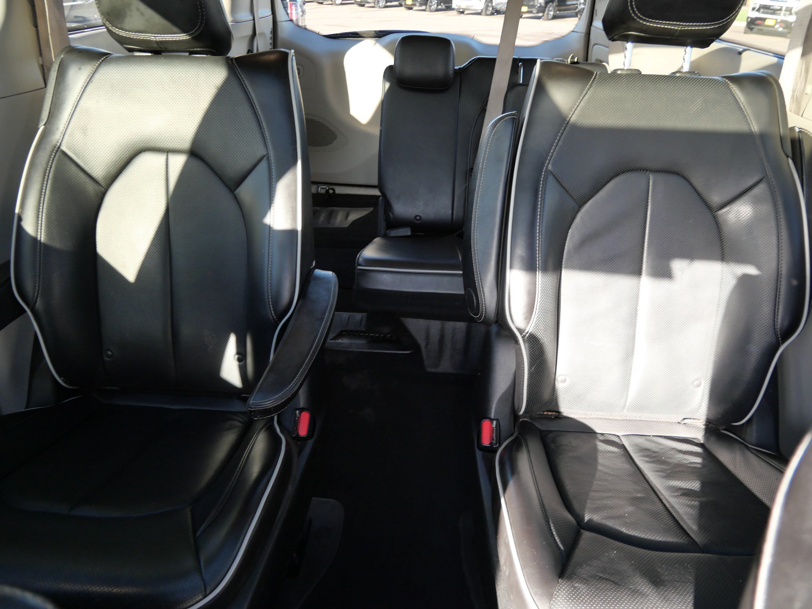 Used 2021 Chrysler Pacifica Limited w/ Uconnect Theater Family Group FWD image 53