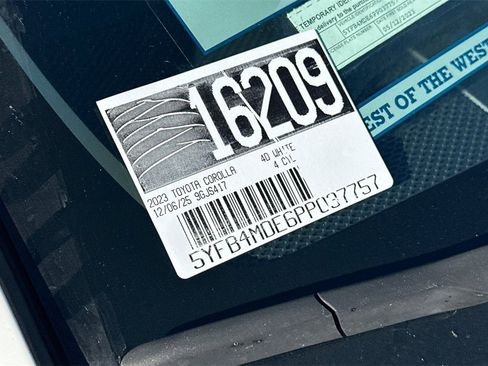 Used 2023 Toyota Corolla LE image 3