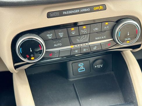 Used 2022 Ford Escape SEL FWD image 18