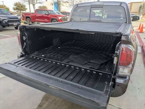 Used 2021 Toyota Tacoma TRD Sport w/ Technology Package image 28