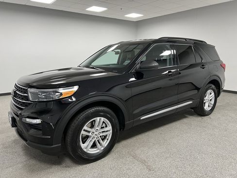 Used 2024 Ford Explorer XLT w/ Equipment Group 202A image 6