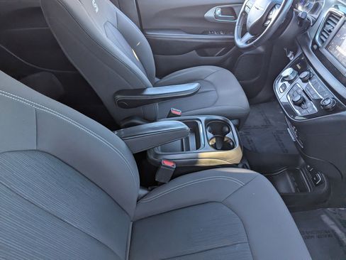 Used 2019 Chrysler Pacifica Touring Plus w/ S Appearance Package image 11