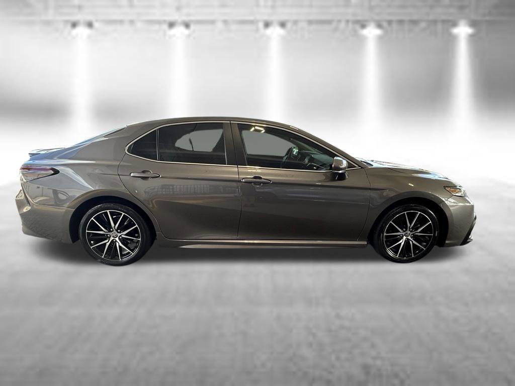 Used 2024 Toyota Camry SE w/ Convenience Package FWD image 3
