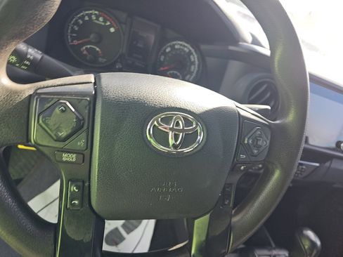 Used 2020 Toyota Tacoma SR image 10