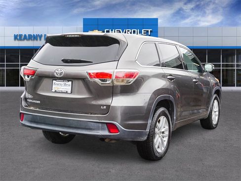 Used 2014 Toyota Highlander LE image 6