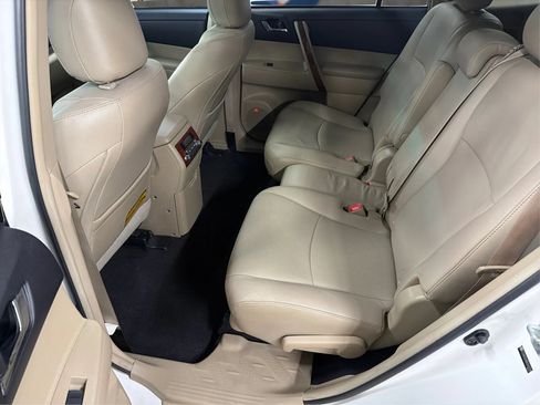 Used 2011 Toyota Highlander Limited w/ Tow Pkg FWD image 14