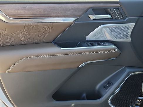 New 2026 GMC Acadia Denali Ultimate image 9