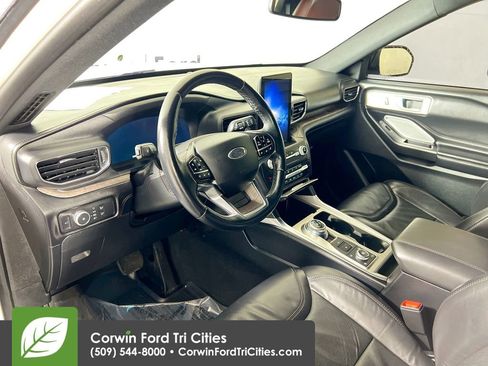 Used 2020 Ford Explorer Platinum image 3