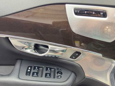 Used 2016 Volvo XC90 T6 Momentum w/ Momentum Plus Package image 22