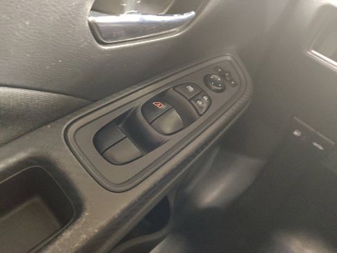 Used 2021 Nissan Versa SV FWD image 27