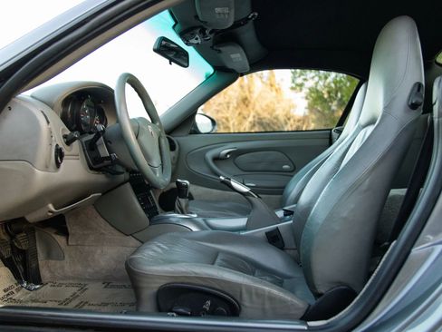 Used 2001 Porsche 911 Carrera 4 image 29