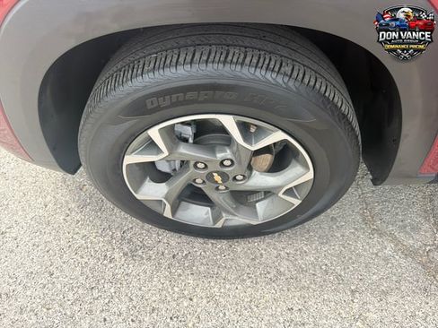 Used 2025 Chevrolet Trax LT w/ LT Convenience Package FWD image 25