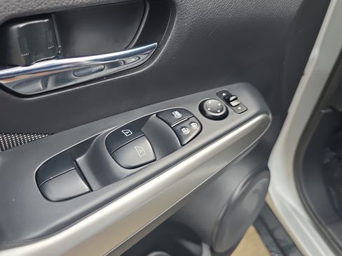 Used 2018 Nissan Kicks SV w/ Exterior Electronics Package FWD image 19