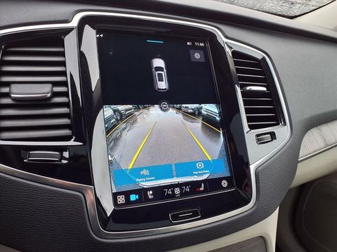 Used 2023 Volvo XC90 B6 Plus image 10