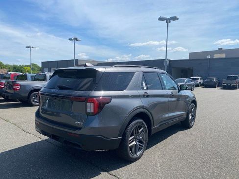 New 2026 Ford Explorer ST-Line w/ ST-Line Street Pack AWD/4WD image 5