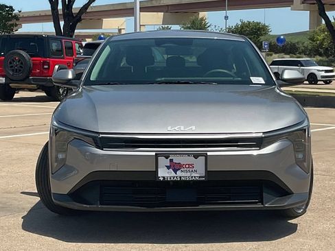 Used 2025 Kia K4 FWD image 3