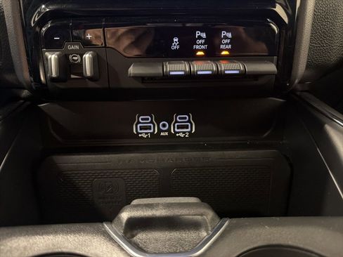 Used 2025 RAM 1500 Laramie w/ Sport Appearance Package AWD/4WD image 9