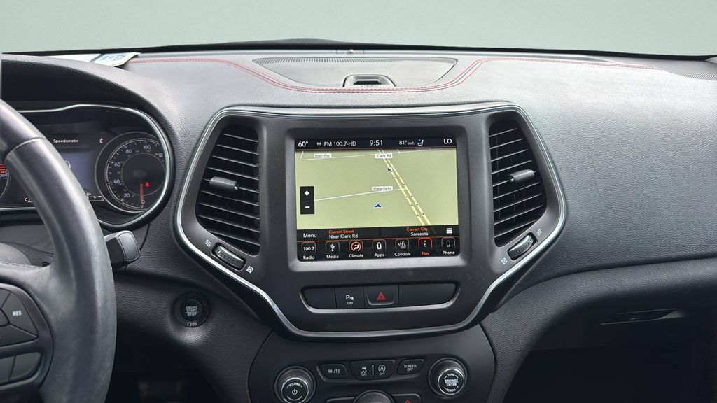 Used 2019 Jeep Cherokee Trailhawk AWD/4WD image 16