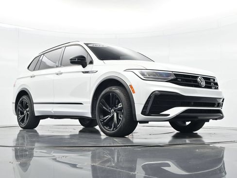 Used 2024 Volkswagen Tiguan SE R-Line w/ MDO Package, Two-Row AWD/4WD image 19