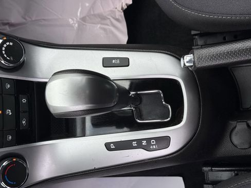 Used 2015 Chevrolet Cruze LT w/ Technology Package image 21