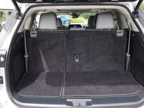 Used 2022 Toyota Highlander Platinum FWD image 11