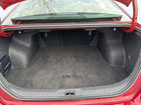 Used 2024 Nissan Altima 2.5 SV image 9