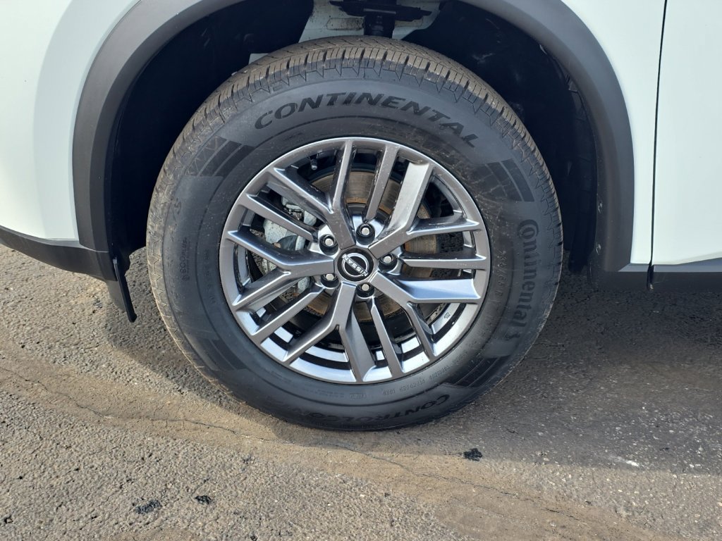 Used 2023 Nissan Rogue S AWD/4WD image 14