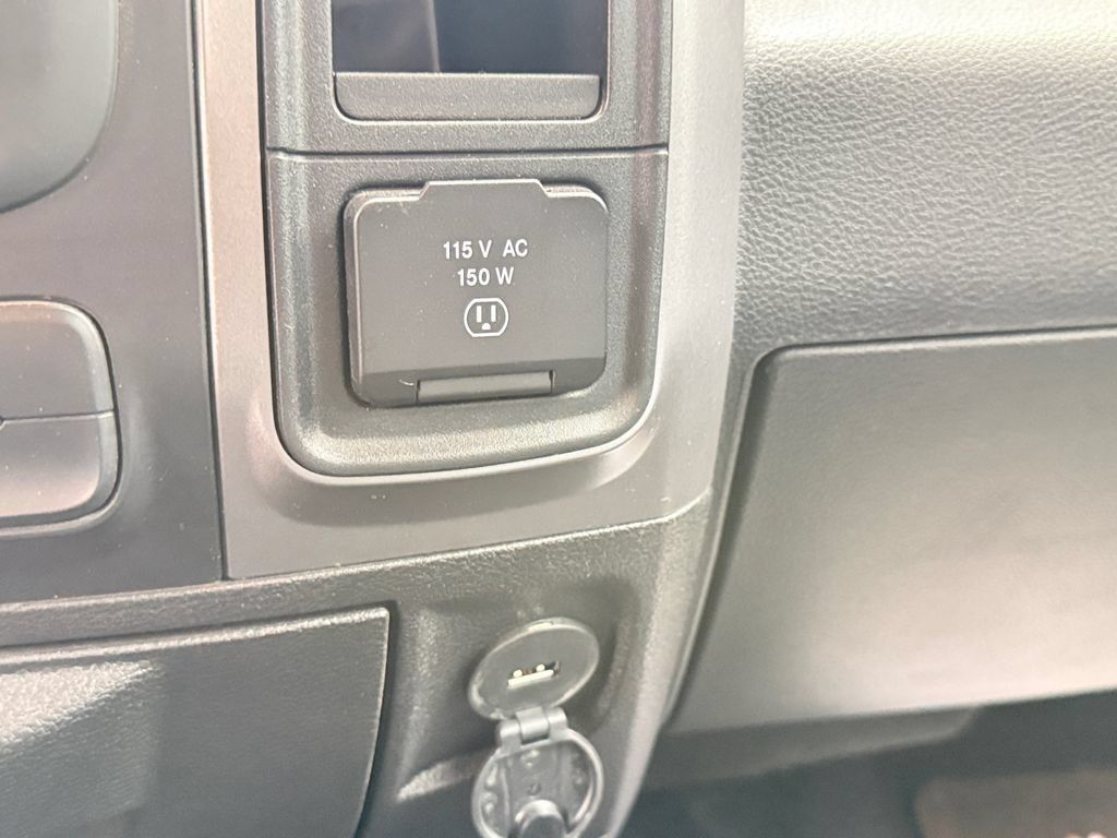Used 2022 RAM 1500 Classic SLT AWD/4WD image 30