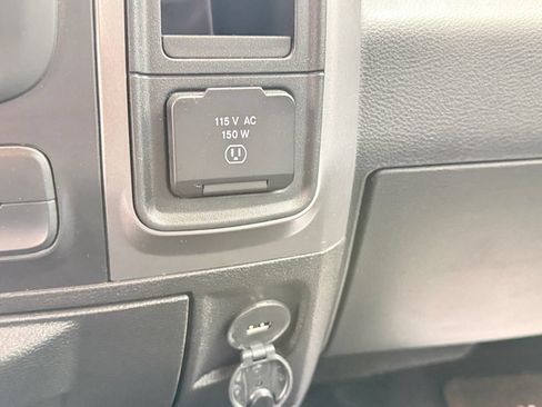 Used 2022 RAM 1500 Classic SLT AWD/4WD image 30