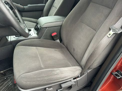 Used 2010 Ford Explorer XLT image 3