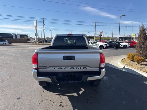Used 2017 Toyota Tacoma SR5 w/ SR5 Appearance Package (SM) image 7