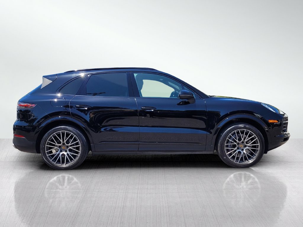 Used 2022 Porsche Cayenne w/ Premium Package AWD/4WD image 3