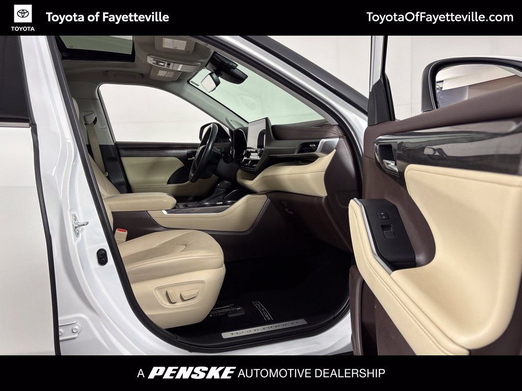 Used 2021 Toyota Highlander Limited FWD image 9