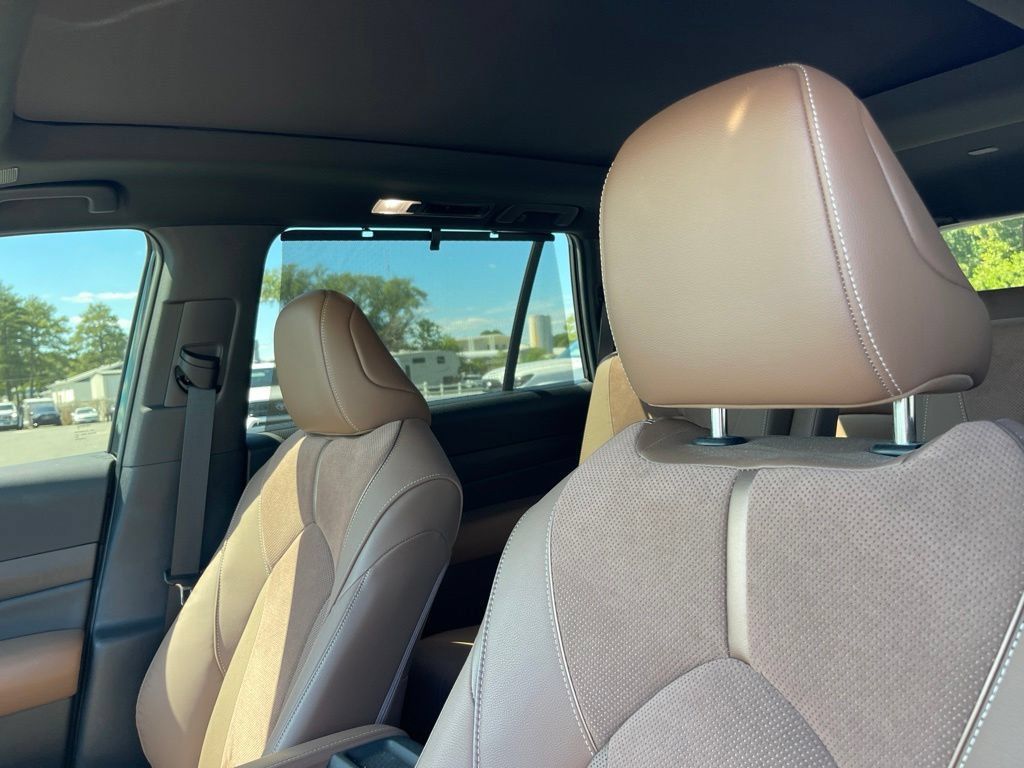 Used 2025 Toyota Grand Highlander AWD Hybrid image 9