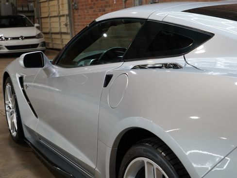 Used 2018 Chevrolet Corvette Stingray Coupe RWD image 20