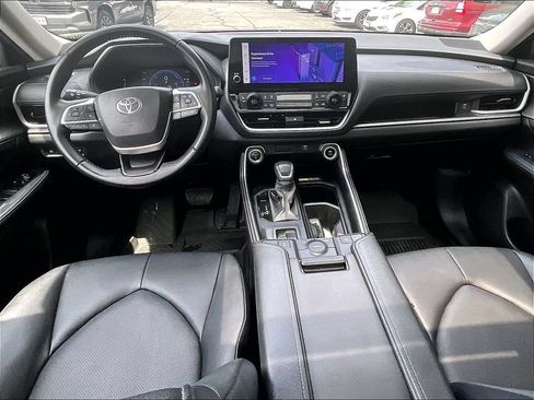 Used 2025 Toyota Grand Highlander AWD Hybrid image 21